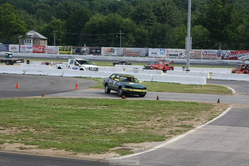 Illustration for article titled The 24 Hours Of LeMons New England 2009 Über Gallery, Part 1